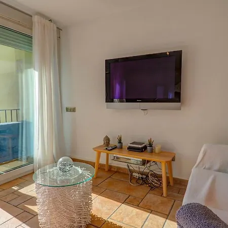 La Marina Sea Front By Hello Homes Apartment